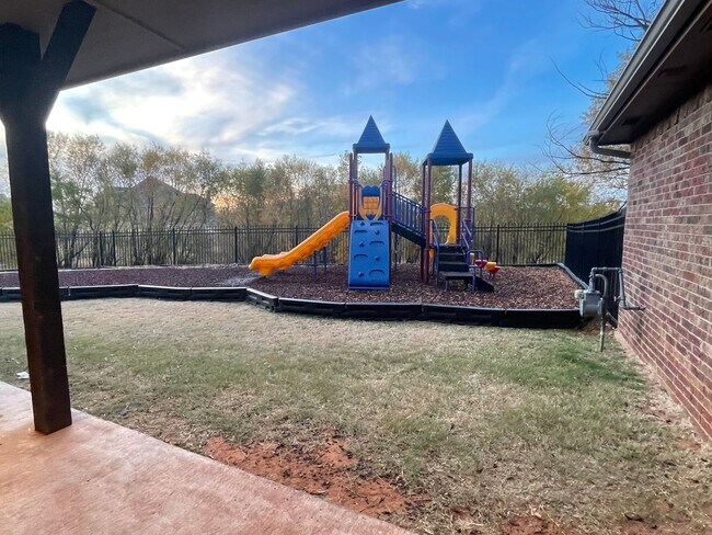 Building Photo - Deer Creek Schools