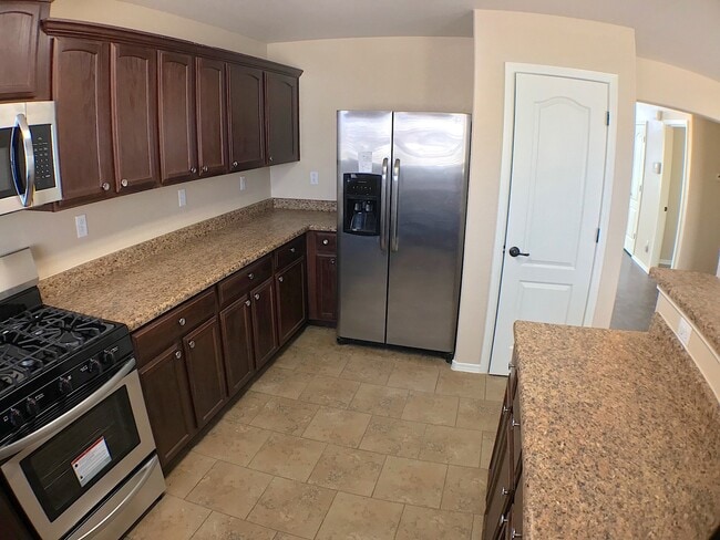 Building Photo - Mesquite Hills 3bed/2.5bath plus Loft REFRIG A/C Home!