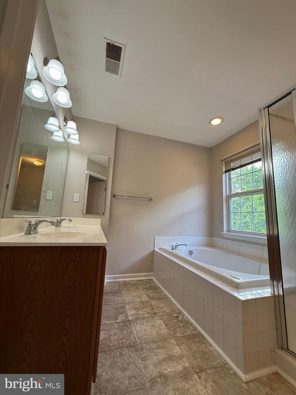 Building Photo - 4003 Fountain Bridge Ct