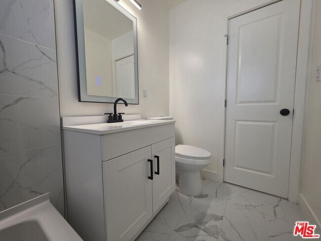 Building Photo - 1411 Innes Pl