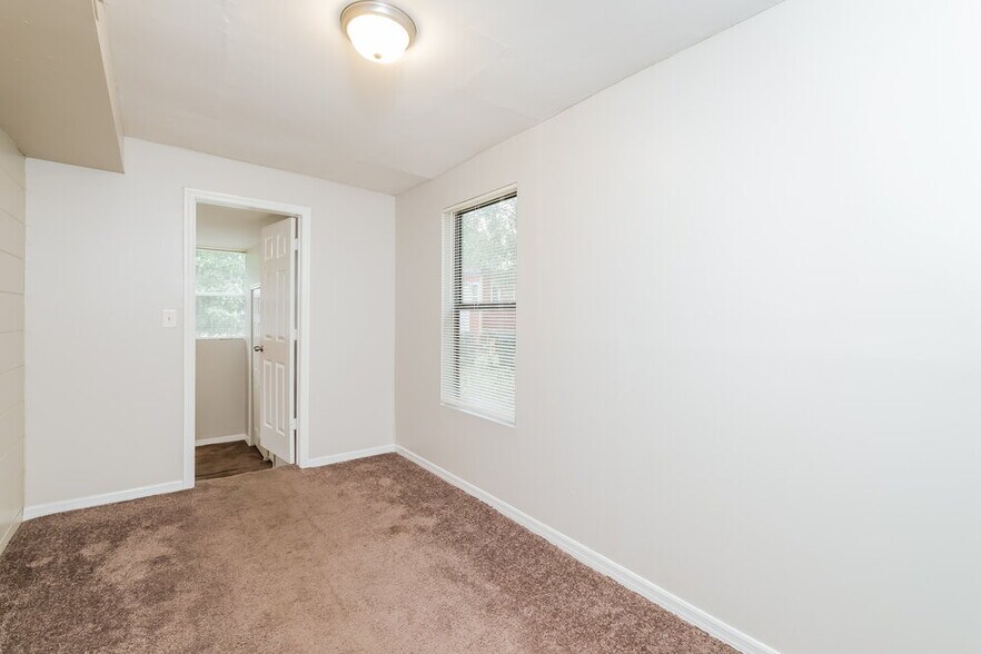 Building Photo - 7244 Rhode Island Dr E