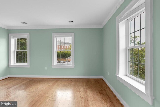 Building Photo - 117 E Dover St