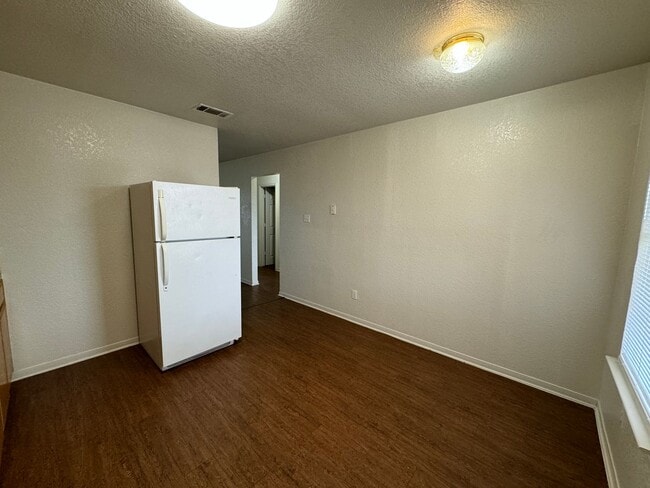 Building Photo - 3301 Barcelona Dr