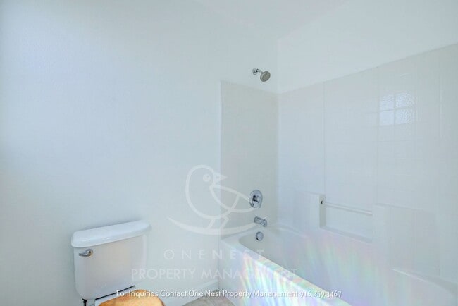 Building Photo - Huge home, Lincoln Crossing - walking dist...