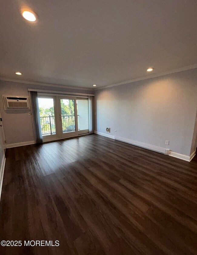 Building Photo - 330 Shore Dr