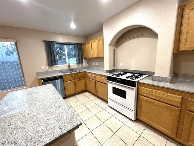 Building Photo - 7327 Laburnum St