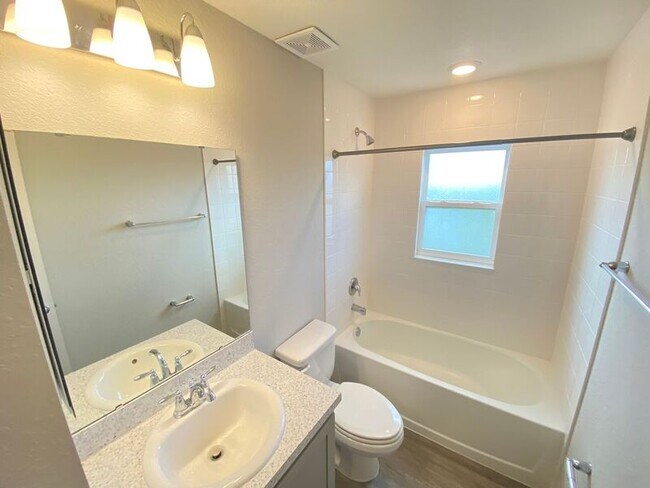 Building Photo - 188 Foxtail Loop