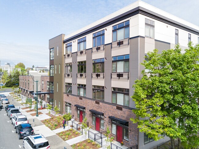 Building Photo - 512 12th Ave SE