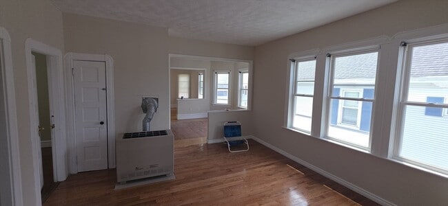 Building Photo - 105 6th St