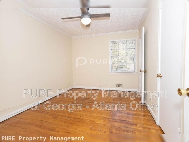 Building Photo - 951 Majesty Ln