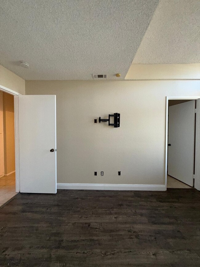 Building Photo - Rockridge Ln