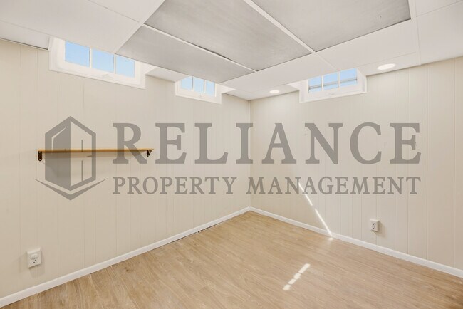 Building Photo - 737 S Lorraine Ave