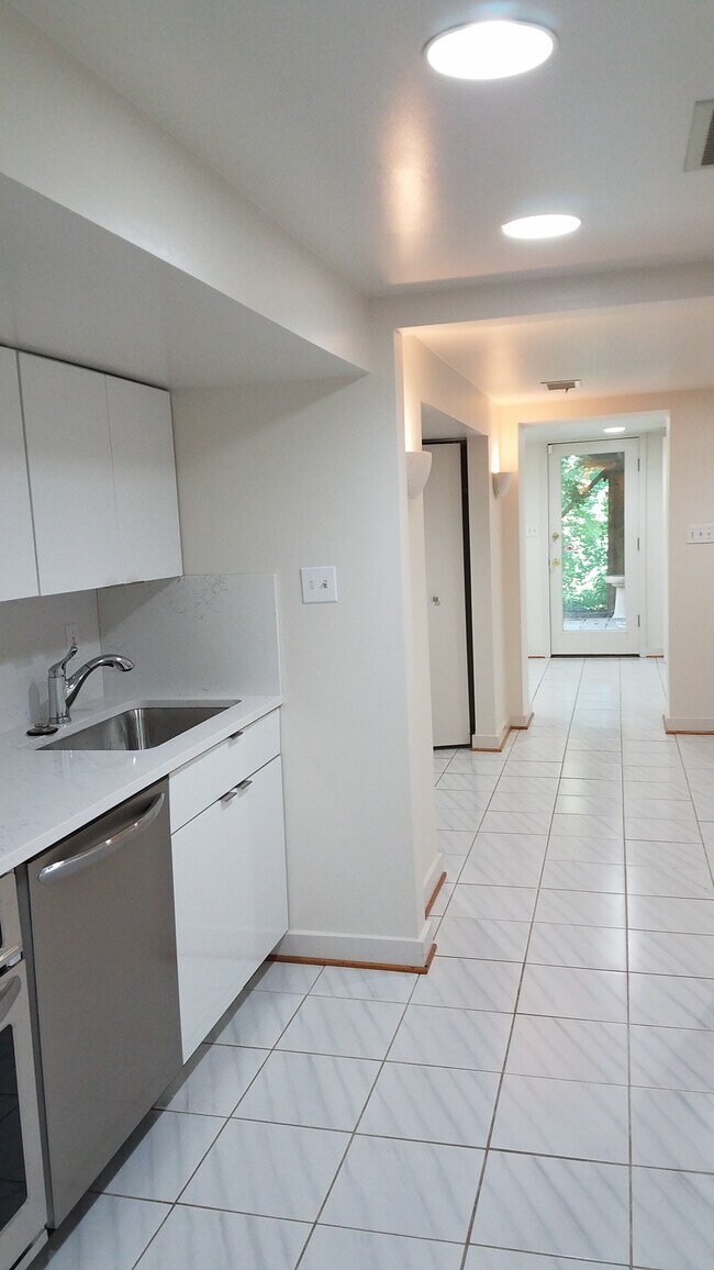 Building Photo - 3007 Ordway St NW