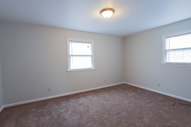 Building Photo - 2905 Ravenswood Dr