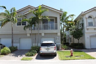 Building Photo - 3181 Laurel Ridge Cir