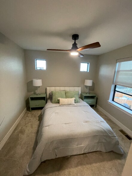 Primary Photo - 2010 S Holly St