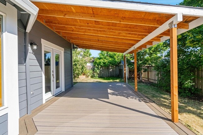 Building Photo - Comfortable 4-bdrm/2.5-bath home in Hillsb...