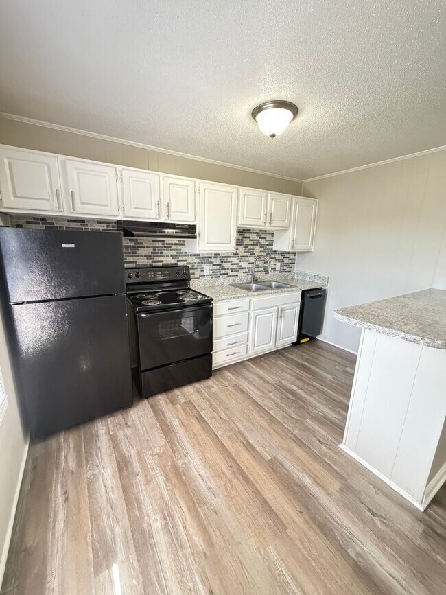 Building Photo - Oxford-2 Bedrooms