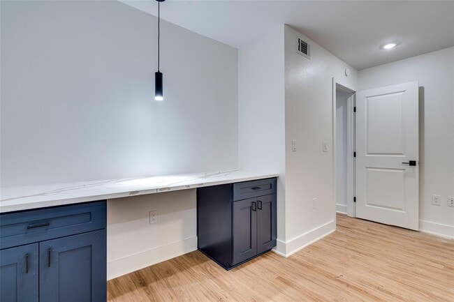 Building Photo - 205 E 45th St