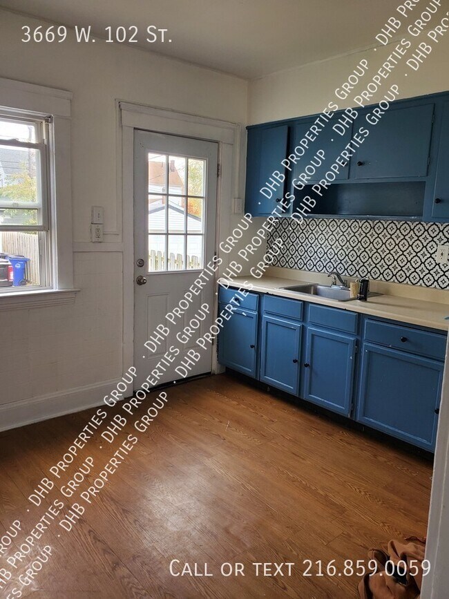 Building Photo - West Park 3/1.5