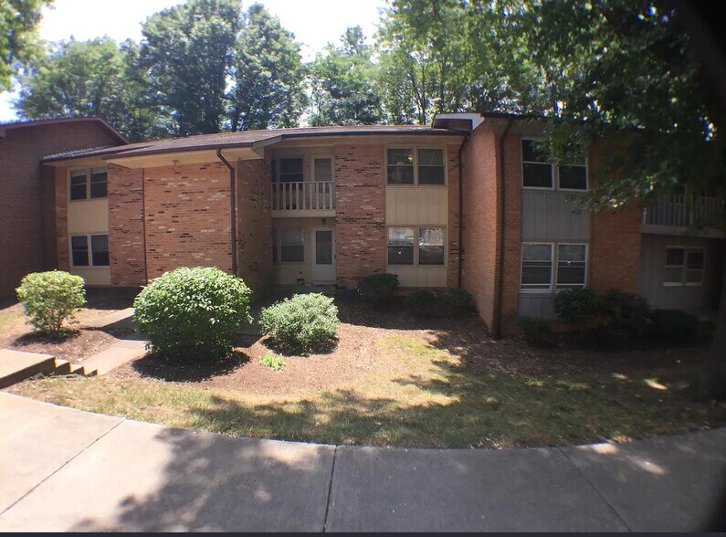 Building Photo - 1747 Donlee Dr