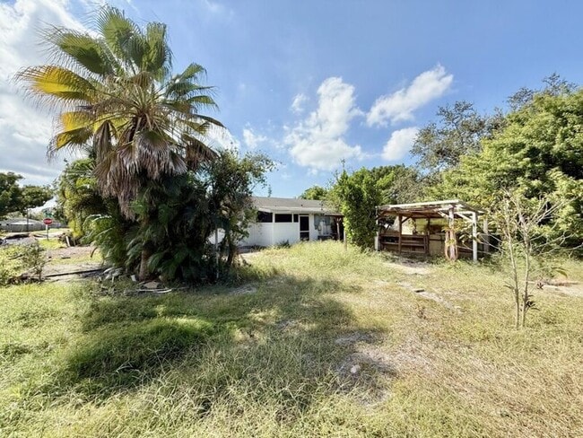 Building Photo - 603 64th Ave W