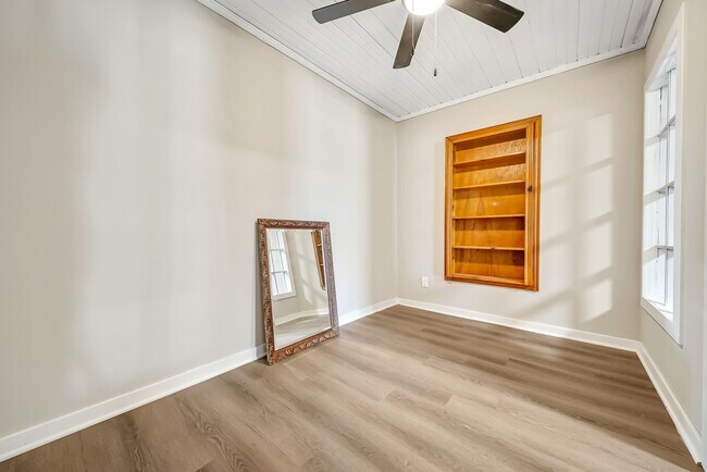 Building Photo - 2619 Nettleton St