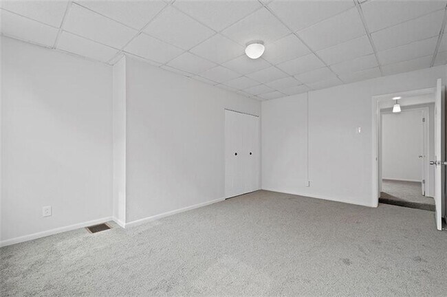 Building Photo - Modern Apartment - South Side Flats