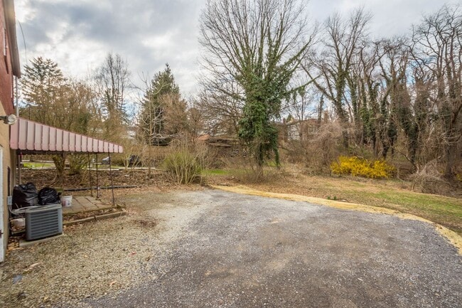 Building Photo - Stunning 3 bedroom home in Penn Hills available April 1st!