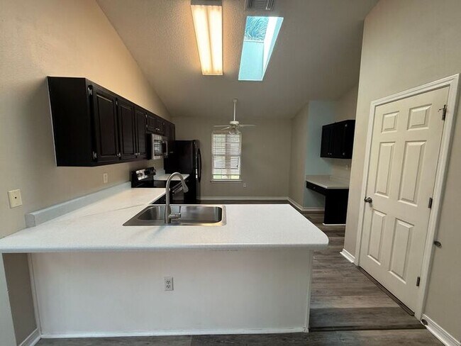 Building Photo - Gulf Breeze - Mandavilla - 3 bedroom, 2 bathroom