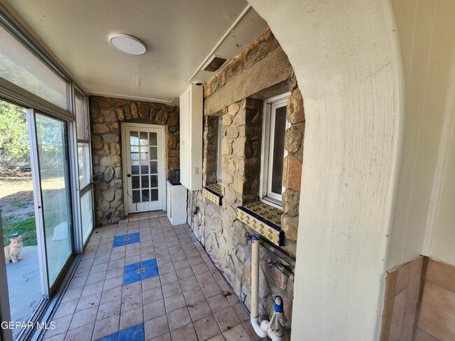 Building Photo - 6643 Westside Dr