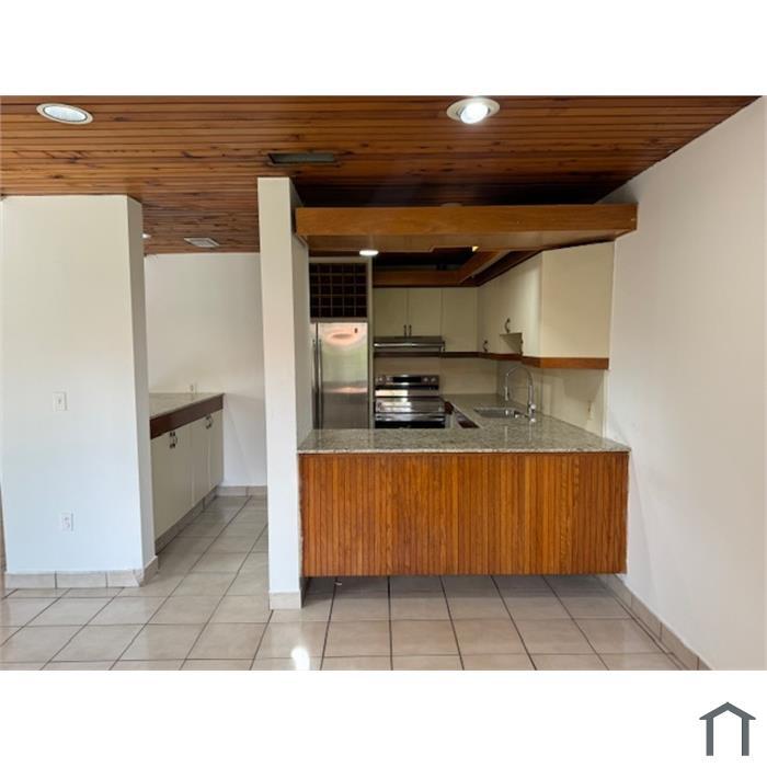 Building Photo - 1326 W 38th Pl