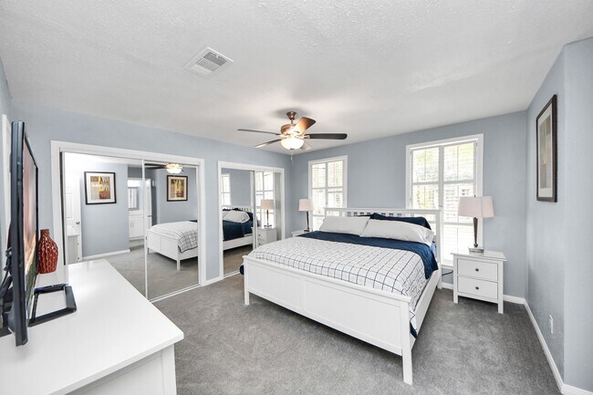 Building Photo - 5810 Wanakah Dr