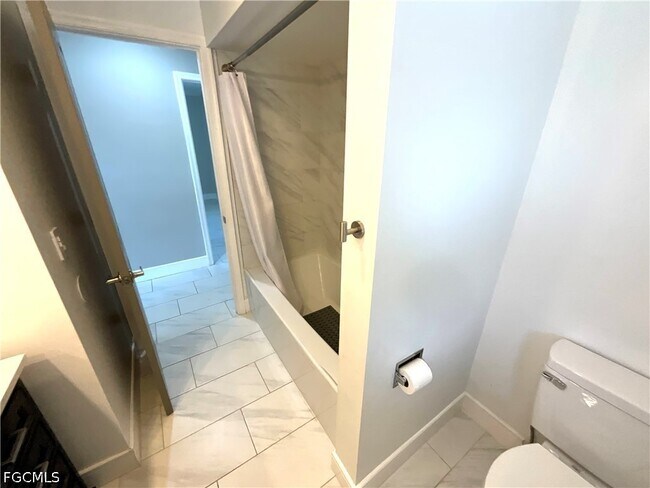 Building Photo - 20620 Pine Tree Ln