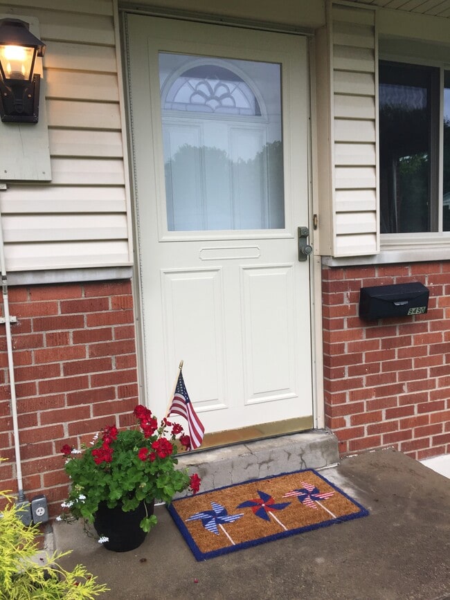 Building Photo - 9490 Wynnecrest Dr