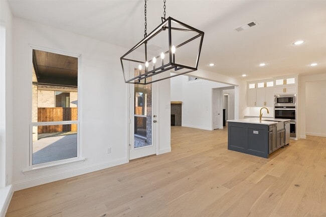 Building Photo - 2380 Rainforest Dr