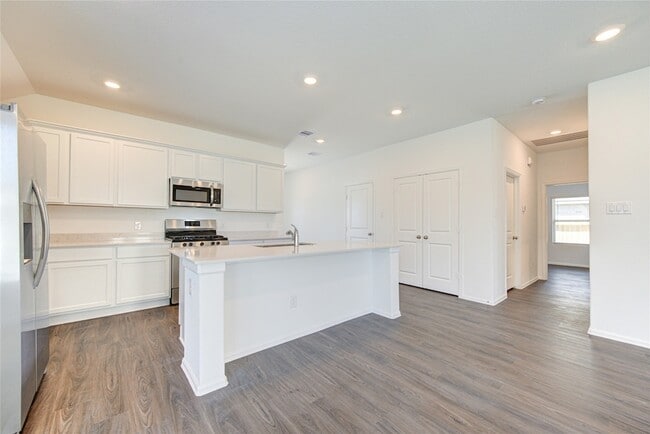 Building Photo - 5023 Lavaridge Dr