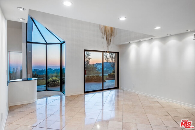 Building Photo - 7940 Vulcan Dr