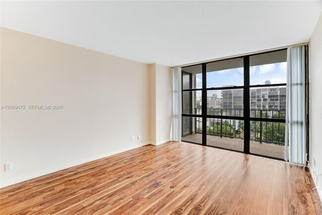 Building Photo - 1000 Parkview Dr