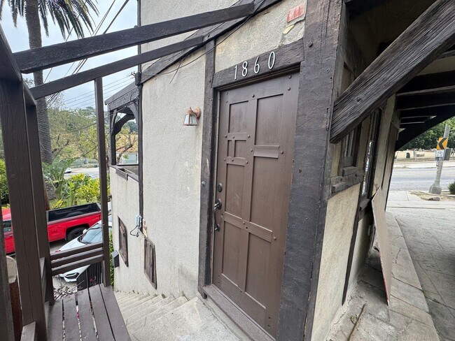 Building Photo - AS Silver Lake (#321)