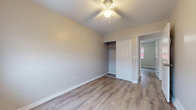 Building Photo - Elyria - updated 3 bed/1 bath townhouses for rent!