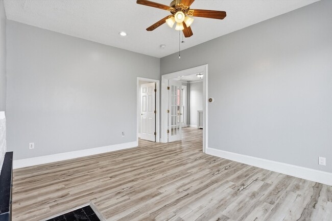 Building Photo - 156 N Broadway