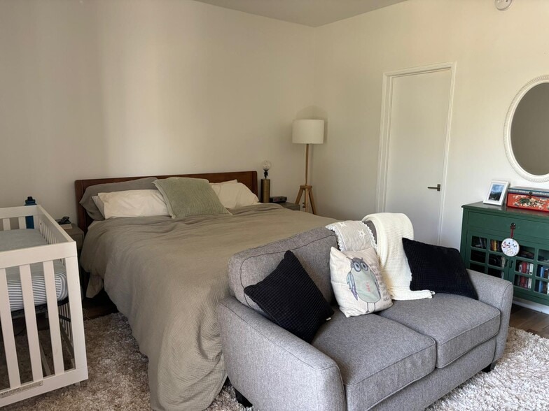 Building Photo - 310 Tahiti Way