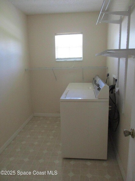 Building Photo - 142 Brescia St NE