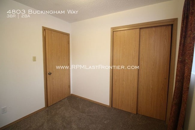 Building Photo - 4803 Buckingham Way