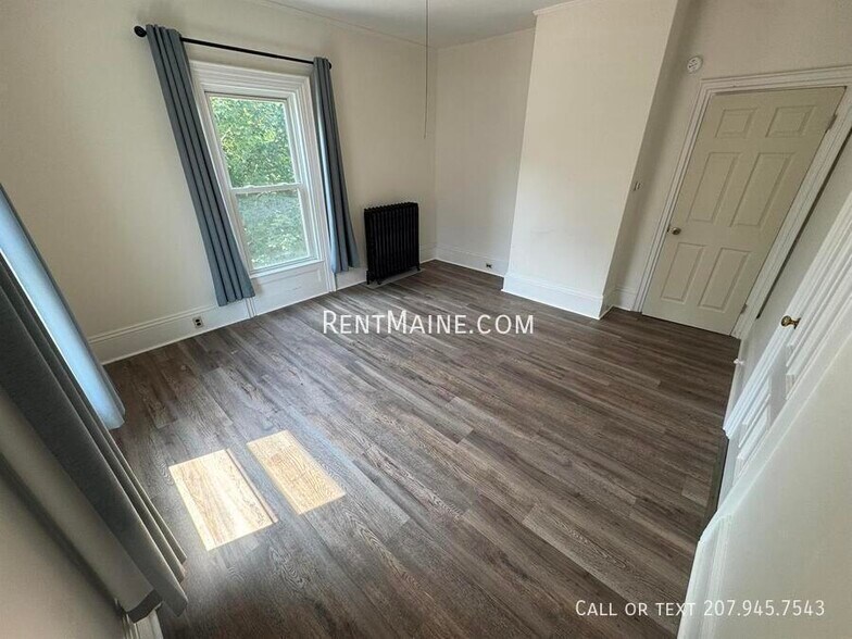 Building Photo - 147 Essex St