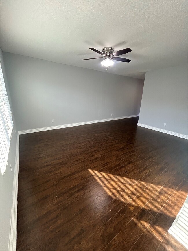 Building Photo - 5550 N Braeswood Blvd