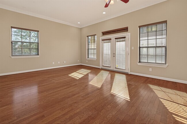 Building Photo - 2063 W 14th 1/2 St