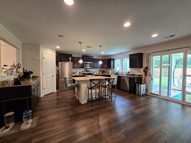 Building Photo - 165 Whitetail Cir