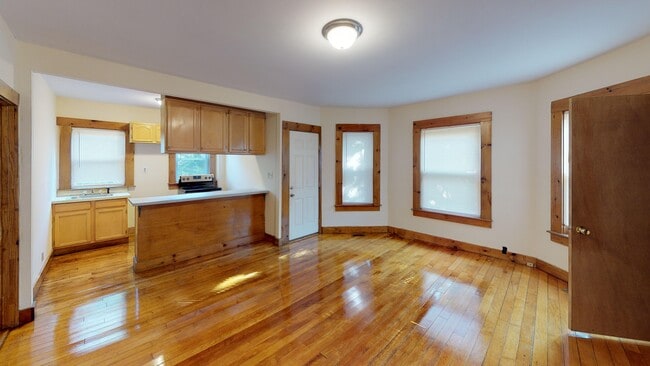 Building Photo - 250 Forest Ave